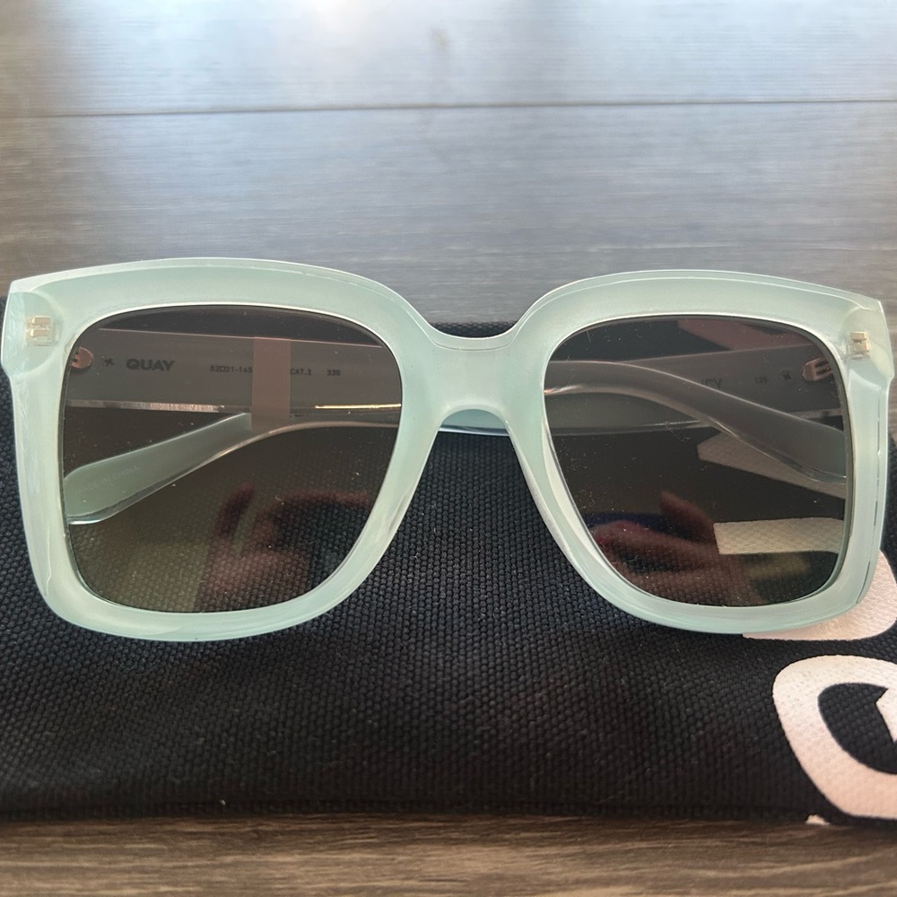 Quay Blue Sunglasses. NEW - Picture 6 of 8